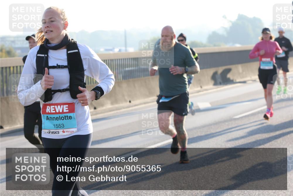 03.10.2025 - Köhlbrandbrückenlauf Lena Gebhardt http://msf.ph/oto/9055365 03.10.2025 09:16:55 Position 1 1553 meine-sportfotos.de