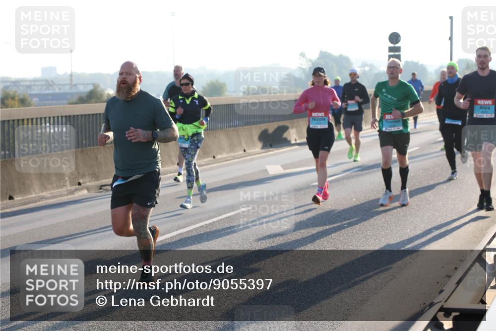 03.10.2025 - Köhlbrandbrückenlauf Lena Gebhardt http://msf.ph/oto/9055397 03.10.2025 09:16:56 Position 1  meine-sportfotos.de