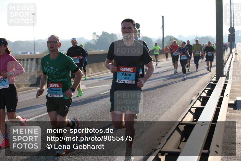 03.10.2025 - Köhlbrandbrückenlauf Lena Gebhardt http://msf.ph/oto/9055475 03.10.2025 09:16:57 Position 1 123, 3658, 3659 meine-sportfotos.de