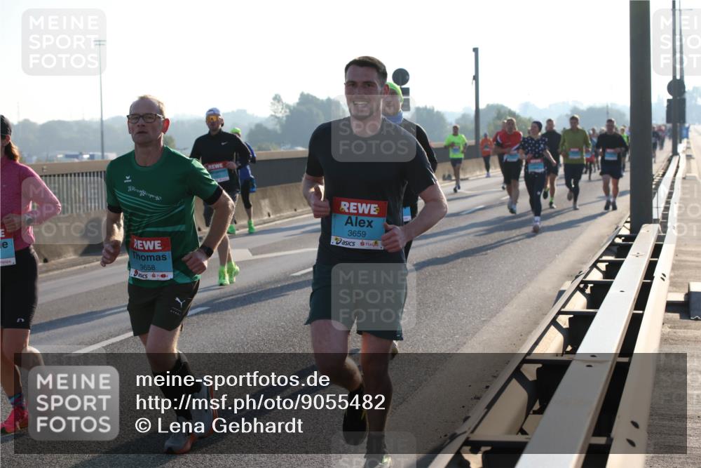 03.10.2025 - Köhlbrandbrückenlauf Lena Gebhardt http://msf.ph/oto/9055482 03.10.2025 09:16:57 Position 1 3658, 881, 3659 meine-sportfotos.de