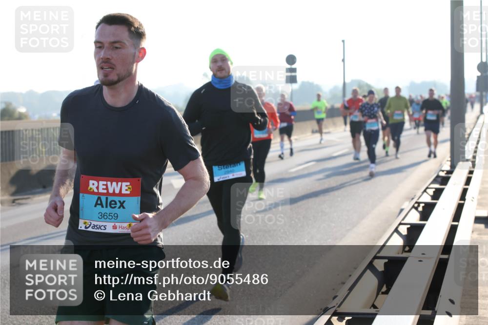 03.10.2025 - Köhlbrandbrückenlauf Lena Gebhardt http://msf.ph/oto/9055486 03.10.2025 09:16:58 Position 1 3659, 2940 meine-sportfotos.de
