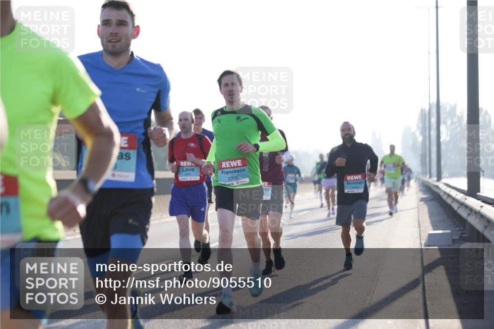 03.10.2025 - Köhlbrandbrückenlauf Jannik Wohlers http://msf.ph/oto/9055510 03.10.2025 09:12:52 Position 3 3491, 2705, 3193 meine-sportfotos.de