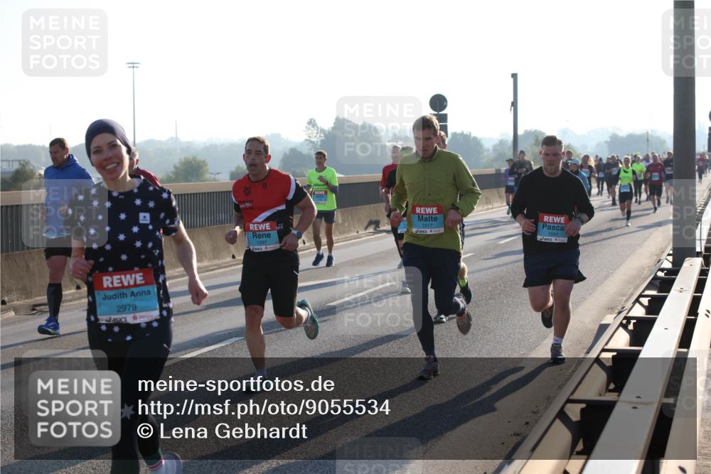 03.10.2025 - Köhlbrandbrückenlauf Lena Gebhardt http://msf.ph/oto/9055534 03.10.2025 09:17:02 Position 1 2979, 1297, 1517, 1504 meine-sportfotos.de