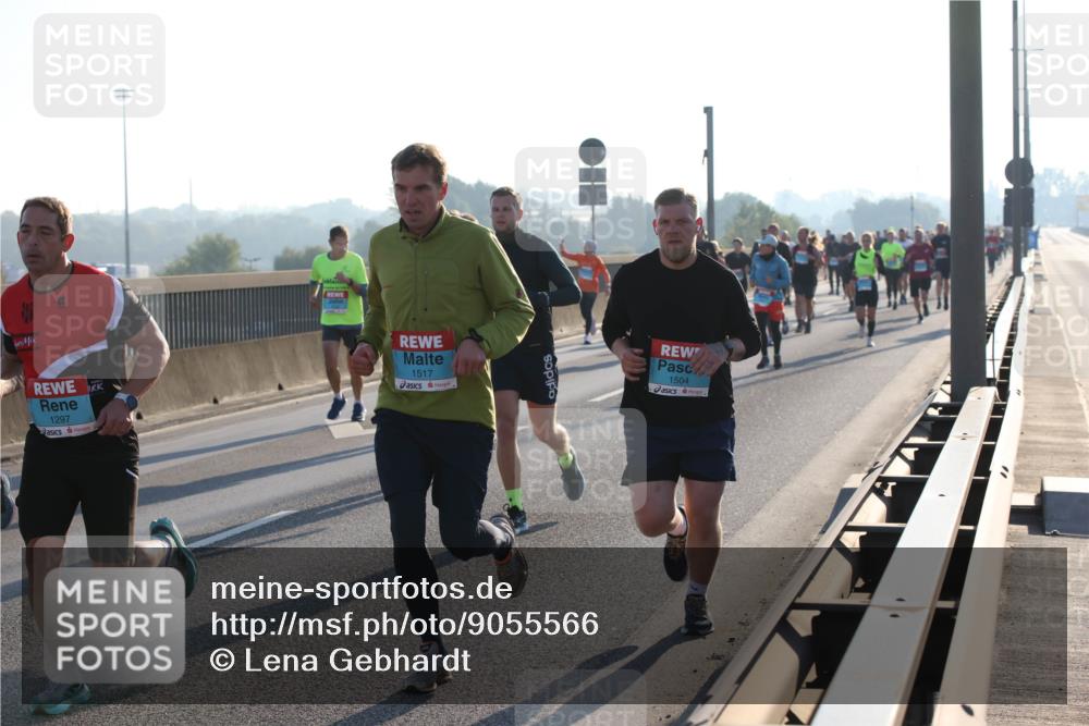 03.10.2025 - Köhlbrandbrückenlauf Lena Gebhardt http://msf.ph/oto/9055566 03.10.2025 09:17:03 Position 1 1297, 1517, 1504 meine-sportfotos.de