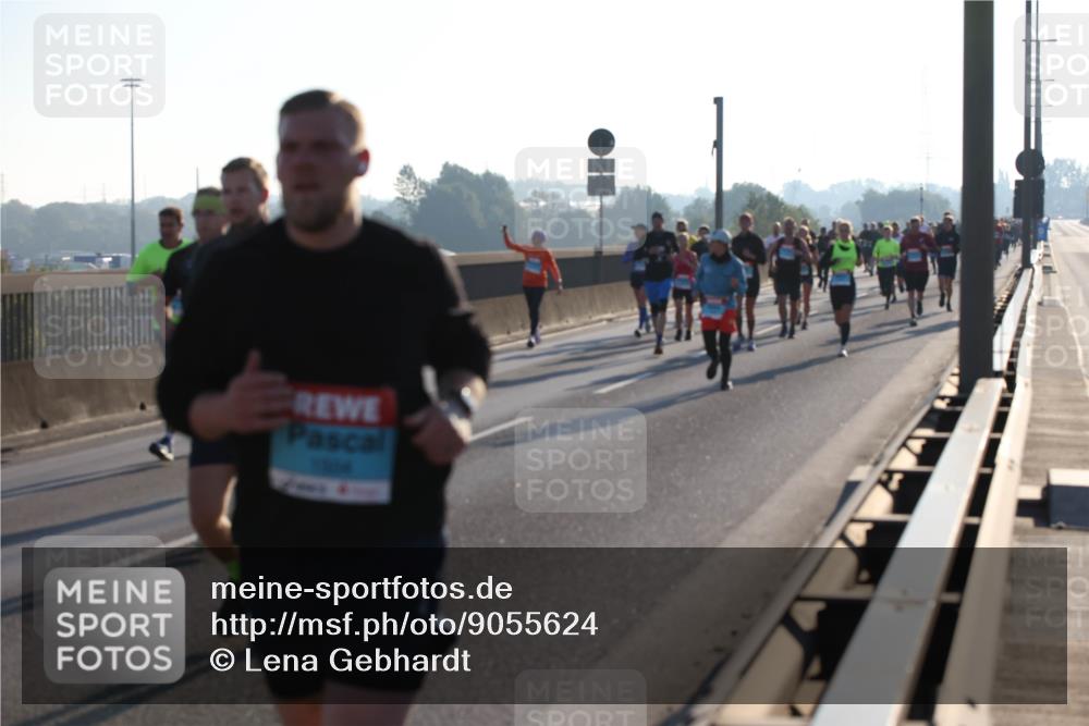 03.10.2025 - Köhlbrandbrückenlauf Lena Gebhardt http://msf.ph/oto/9055624 03.10.2025 09:17:04 Position 1  meine-sportfotos.de