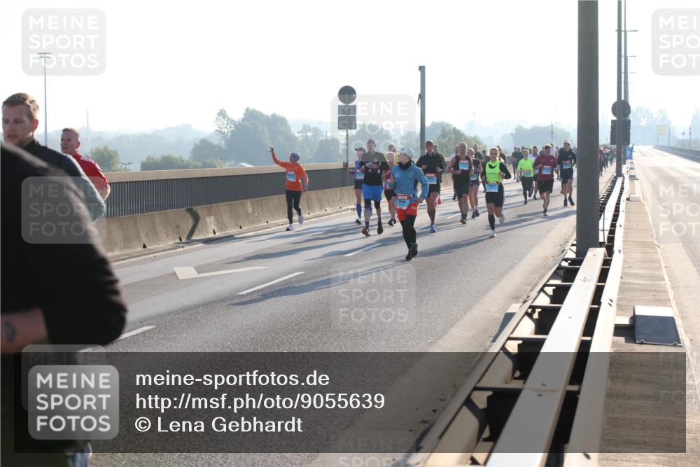 03.10.2025 - Köhlbrandbrückenlauf Lena Gebhardt http://msf.ph/oto/9055639 03.10.2025 09:17:05 Position 1  meine-sportfotos.de