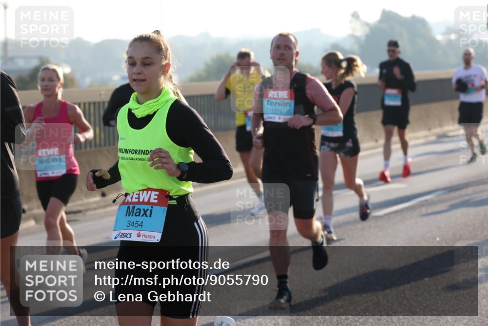 03.10.2025 - Köhlbrandbrückenlauf Lena Gebhardt http://msf.ph/oto/9055790 03.10.2025 09:17:11 Position 1 3711, 2, 3454, 1274 meine-sportfotos.de
