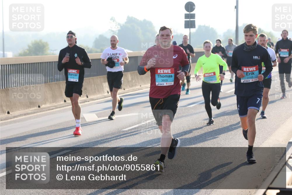 03.10.2025 - Köhlbrandbrückenlauf Lena Gebhardt http://msf.ph/oto/9055861 03.10.2025 09:17:13 Position 1 3378, 3603, 1110, 3143 meine-sportfotos.de