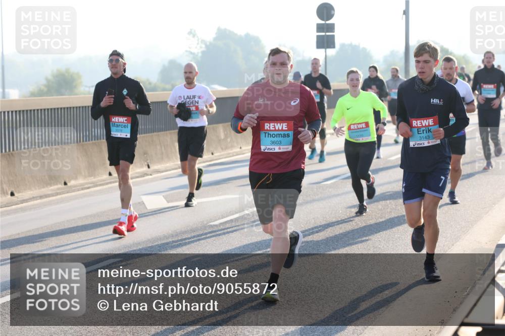 03.10.2025 - Köhlbrandbrückenlauf Lena Gebhardt http://msf.ph/oto/9055872 03.10.2025 09:17:13 Position 1 3378, 3603, 1110, 3143 meine-sportfotos.de