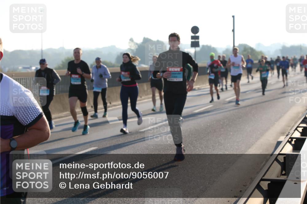 03.10.2025 - Köhlbrandbrückenlauf Lena Gebhardt http://msf.ph/oto/9056007 03.10.2025 09:17:16 Position 1  meine-sportfotos.de