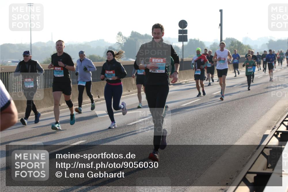 03.10.2025 - Köhlbrandbrückenlauf Lena Gebhardt http://msf.ph/oto/9056030 03.10.2025 09:17:17 Position 1  meine-sportfotos.de