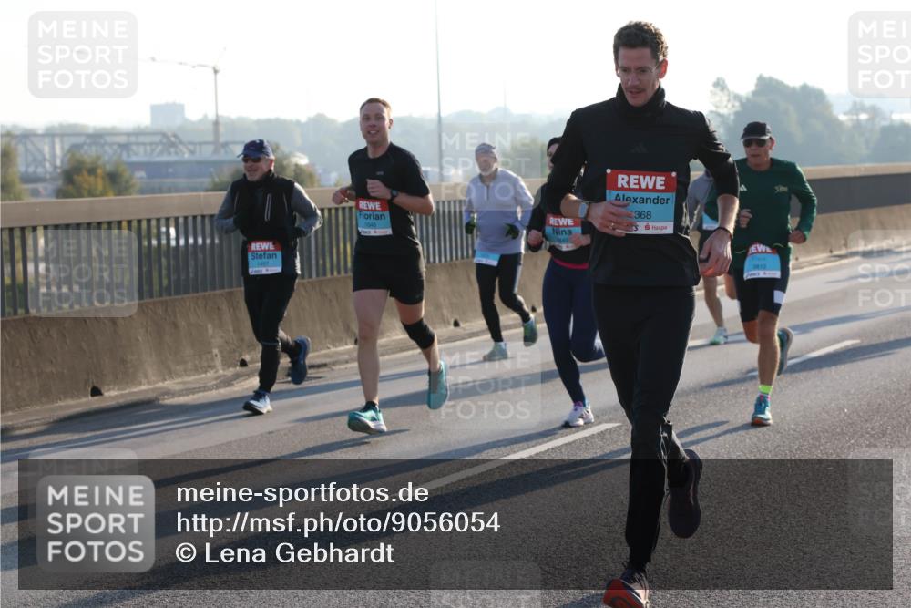 03.10.2025 - Köhlbrandbrückenlauf Lena Gebhardt http://msf.ph/oto/9056054 03.10.2025 09:17:17 Position 1 1045, 49, 368, 3812 meine-sportfotos.de
