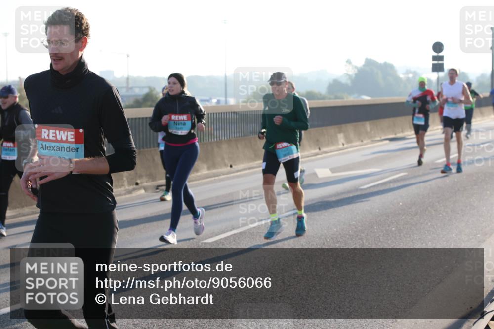 03.10.2025 - Köhlbrandbrückenlauf Lena Gebhardt http://msf.ph/oto/9056066 03.10.2025 09:17:18 Position 1  meine-sportfotos.de