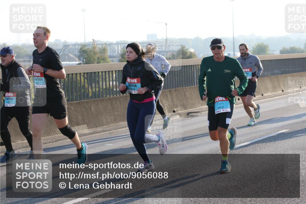 03.10.2025 - Köhlbrandbrückenlauf Lena Gebhardt http://msf.ph/oto/9056088 03.10.2025 09:17:19 Position 1 1457, 1045, 1449, 3812 meine-sportfotos.de