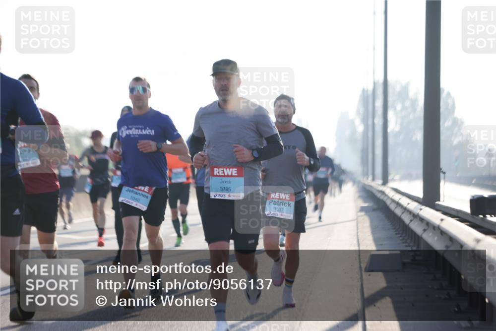 03.10.2025 - Köhlbrandbrückenlauf Jannik Wohlers http://msf.ph/oto/9056137 03.10.2025 09:13:05 Position 3 1040, 3785, 1037 meine-sportfotos.de