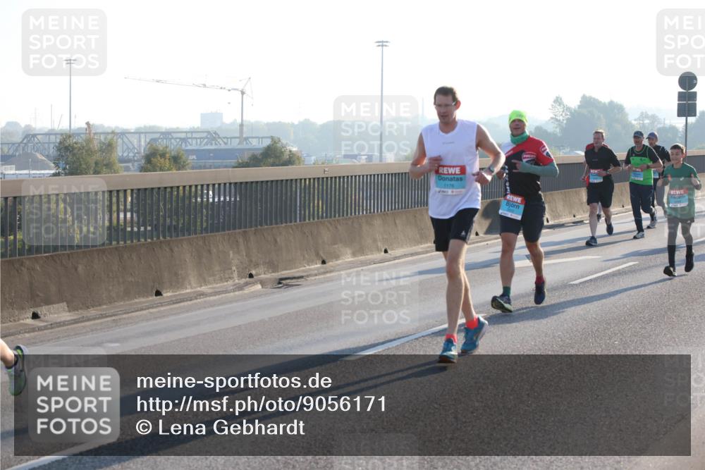 03.10.2025 - Köhlbrandbrückenlauf Lena Gebhardt http://msf.ph/oto/9056171 03.10.2025 09:17:21 Position 1  meine-sportfotos.de