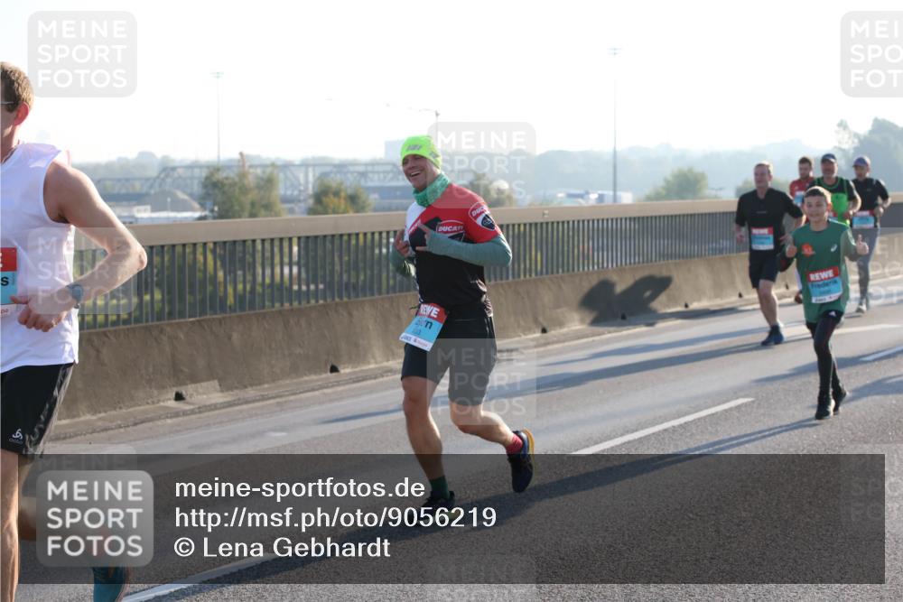 03.10.2025 - Köhlbrandbrückenlauf Lena Gebhardt http://msf.ph/oto/9056219 03.10.2025 09:17:23 Position 1 6, 153 meine-sportfotos.de