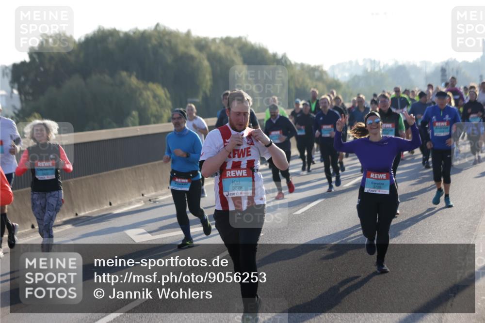 03.10.2025 - Köhlbrandbrückenlauf Jannik Wohlers http://msf.ph/oto/9056253 03.10.2025 09:20:52 Position 3 3828, 3726 meine-sportfotos.de