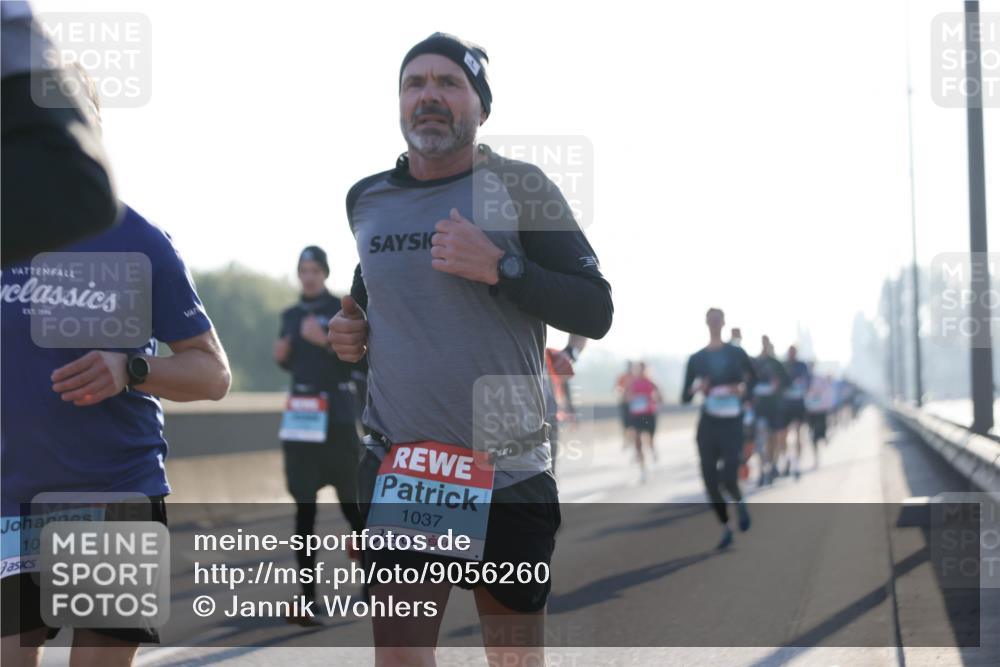 03.10.2025 - Köhlbrandbrückenlauf Jannik Wohlers http://msf.ph/oto/9056260 03.10.2025 09:13:08 Position 3 1996, 1040, 1037 meine-sportfotos.de