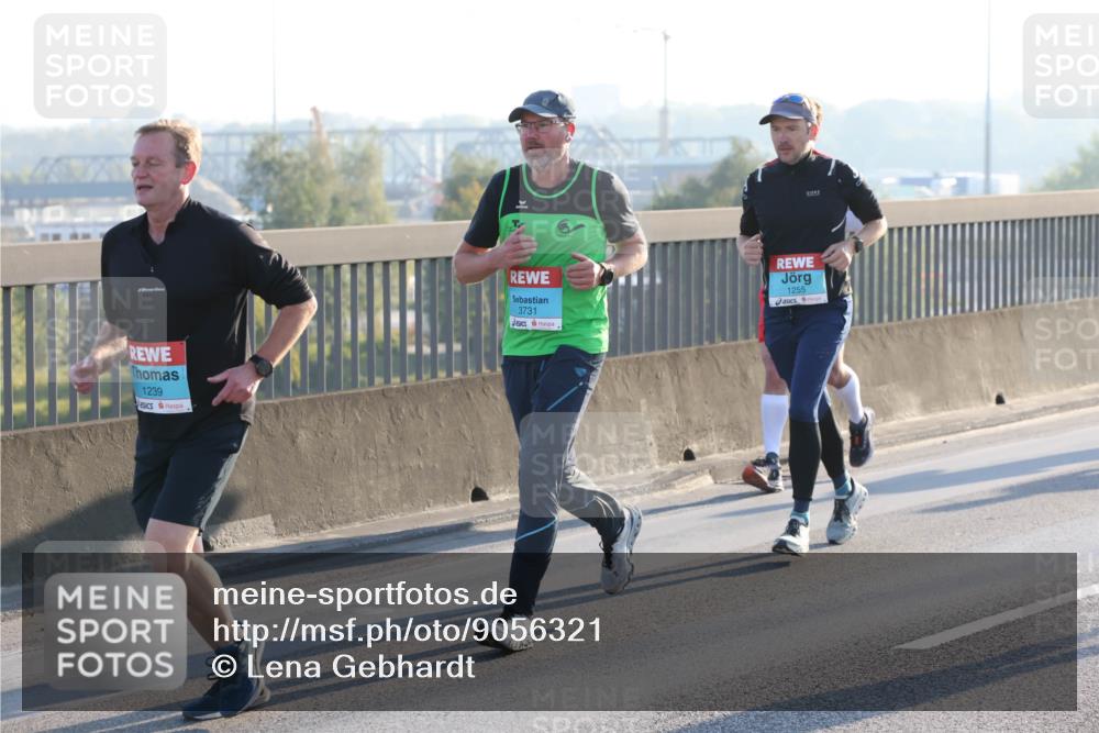 03.10.2025 - Köhlbrandbrückenlauf Lena Gebhardt http://msf.ph/oto/9056321 03.10.2025 09:17:25 Position 1 1239, 3731, 1255 meine-sportfotos.de