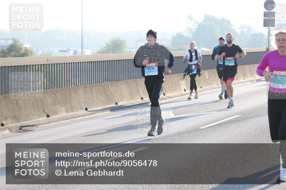 03.10.2025 - Köhlbrandbrückenlauf Lena Gebhardt http://msf.ph/oto/9056478 03.10.2025 09:17:29 Position 1 1216, 3766 meine-sportfotos.de