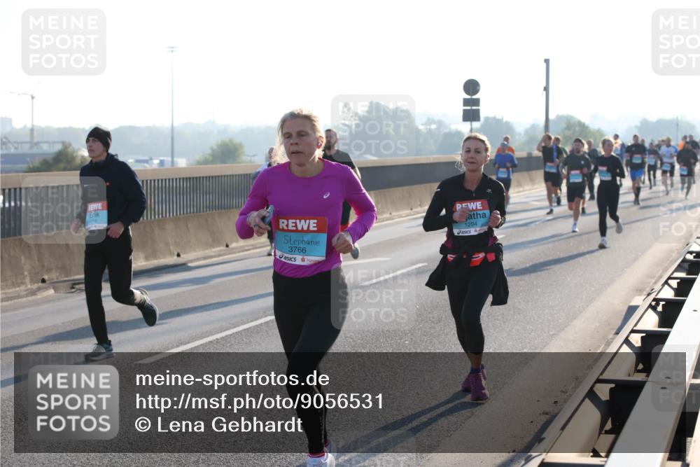 03.10.2025 - Köhlbrandbrückenlauf Lena Gebhardt http://msf.ph/oto/9056531 03.10.2025 09:17:30 Position 1 216, 3766, 1294 meine-sportfotos.de