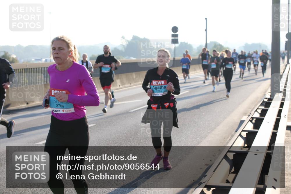 03.10.2025 - Köhlbrandbrückenlauf Lena Gebhardt http://msf.ph/oto/9056544 03.10.2025 09:17:31 Position 1 3766, 1294 meine-sportfotos.de