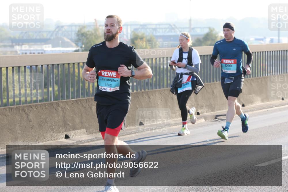 03.10.2025 - Köhlbrandbrückenlauf Lena Gebhardt http://msf.ph/oto/9056622 03.10.2025 09:17:33 Position 1 1602, 1200 meine-sportfotos.de