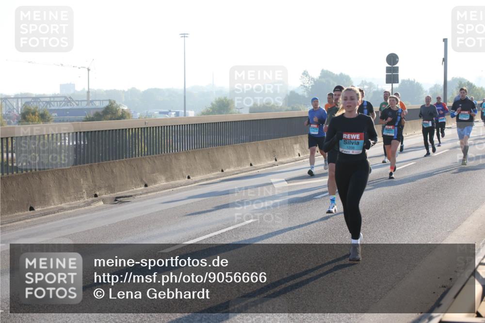 03.10.2025 - Köhlbrandbrückenlauf Lena Gebhardt http://msf.ph/oto/9056666 03.10.2025 09:17:34 Position 1 1208 meine-sportfotos.de