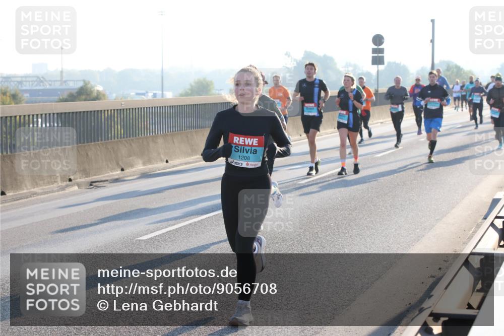 03.10.2025 - Köhlbrandbrückenlauf Lena Gebhardt http://msf.ph/oto/9056708 03.10.2025 09:17:35 Position 1 1208 meine-sportfotos.de