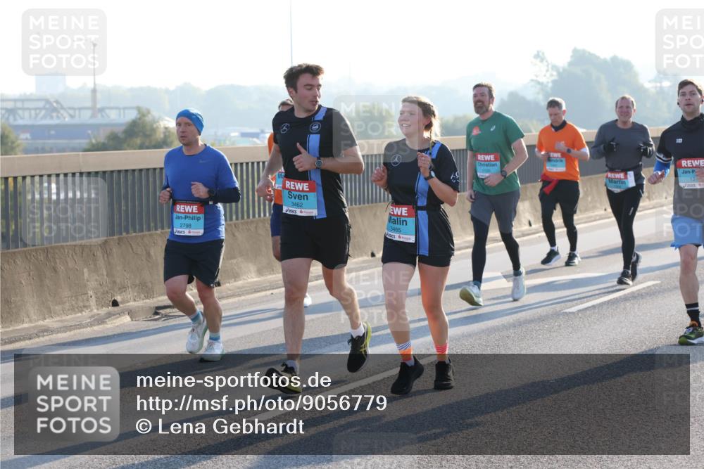 03.10.2025 - Köhlbrandbrückenlauf Lena Gebhardt http://msf.ph/oto/9056779 03.10.2025 09:17:37 Position 1 2798, 3462, 3465, 1105, 13 meine-sportfotos.de