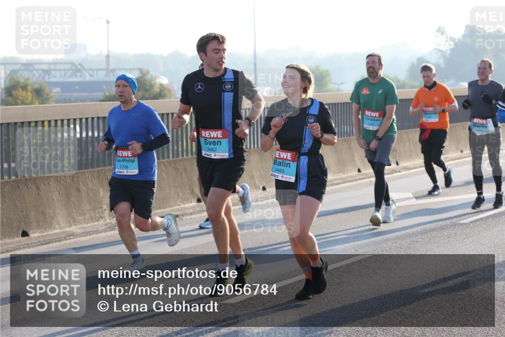 03.10.2025 - Köhlbrandbrückenlauf Lena Gebhardt http://msf.ph/oto/9056784 03.10.2025 09:17:37 Position 1 2798, 3462, 3465, 1105 meine-sportfotos.de