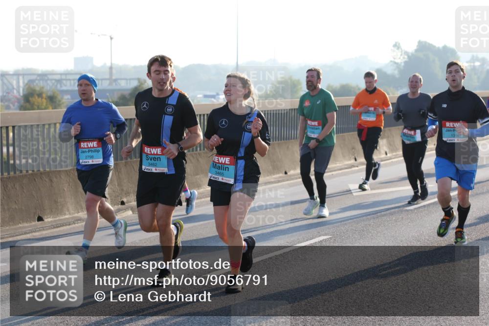 03.10.2025 - Köhlbrandbrückenlauf Lena Gebhardt http://msf.ph/oto/9056791 03.10.2025 09:17:38 Position 1 2798, 3462, 3465, 1316 meine-sportfotos.de