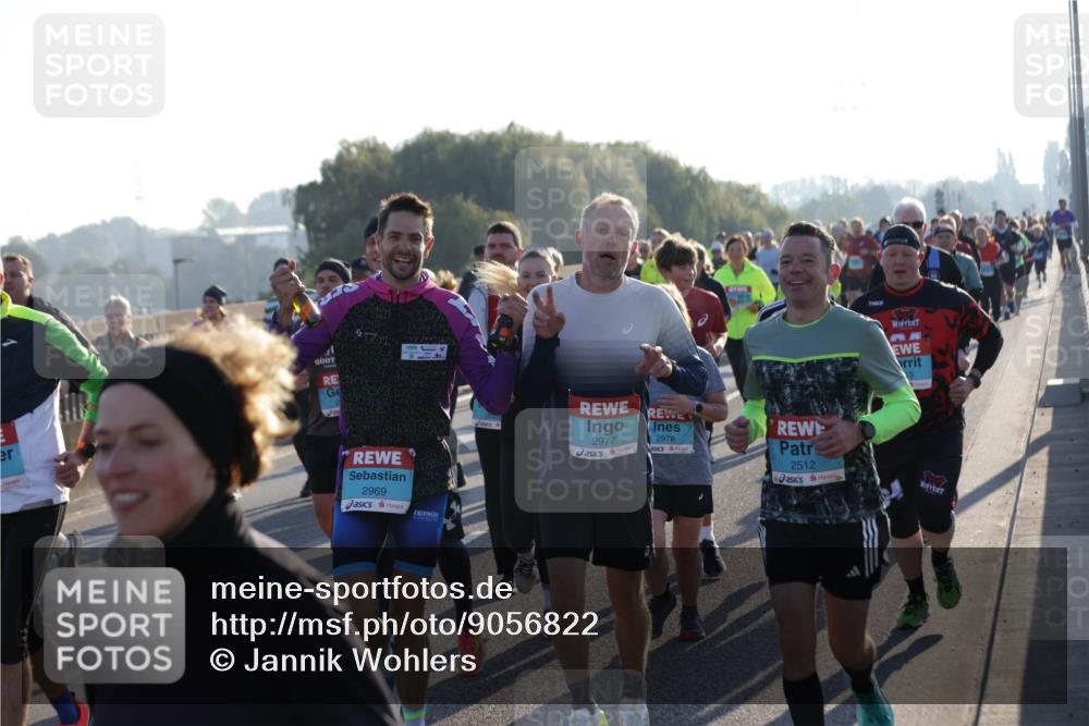 03.10.2025 - Köhlbrandbrückenlauf Jannik Wohlers http://msf.ph/oto/9056822 03.10.2025 09:21:04 Position 3 2969, 2977, 2978, 2512, 3 meine-sportfotos.de