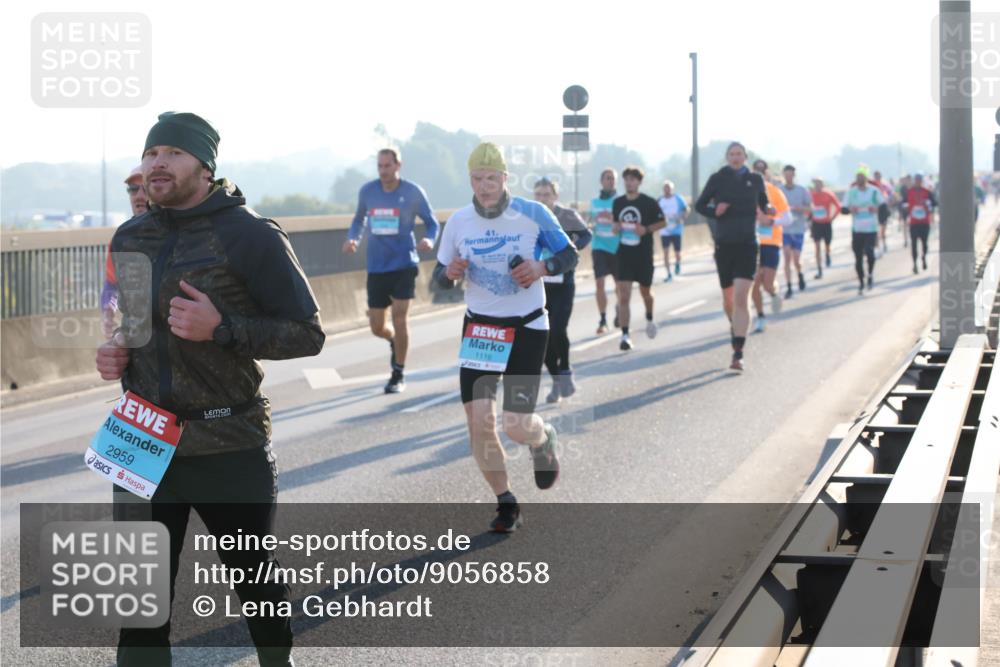 03.10.2025 - Köhlbrandbrückenlauf Lena Gebhardt http://msf.ph/oto/9056858 03.10.2025 09:17:41 Position 1 2959, 41, 1116 meine-sportfotos.de