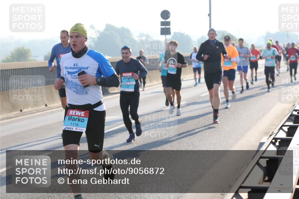 03.10.2025 - Köhlbrandbrückenlauf Lena Gebhardt http://msf.ph/oto/9056872 03.10.2025 09:17:41 Position 1 41, 29, 21, 1, 1116 meine-sportfotos.de