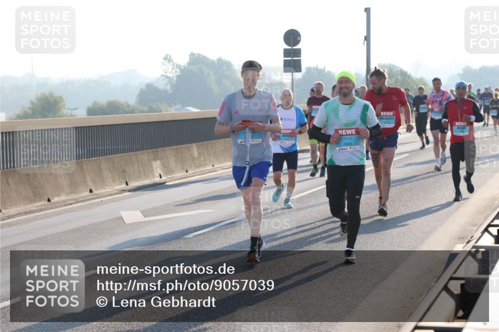 03.10.2025 - Köhlbrandbrückenlauf Lena Gebhardt http://msf.ph/oto/9057039 03.10.2025 09:17:46 Position 1 3806, 1273 meine-sportfotos.de