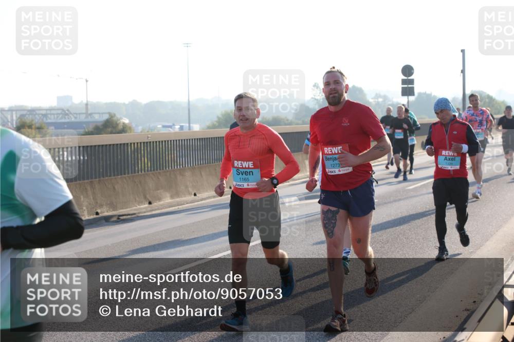 03.10.2025 - Köhlbrandbrückenlauf Lena Gebhardt http://msf.ph/oto/9057053 03.10.2025 09:17:50 Position 1 1165, 1273, 1134 meine-sportfotos.de
