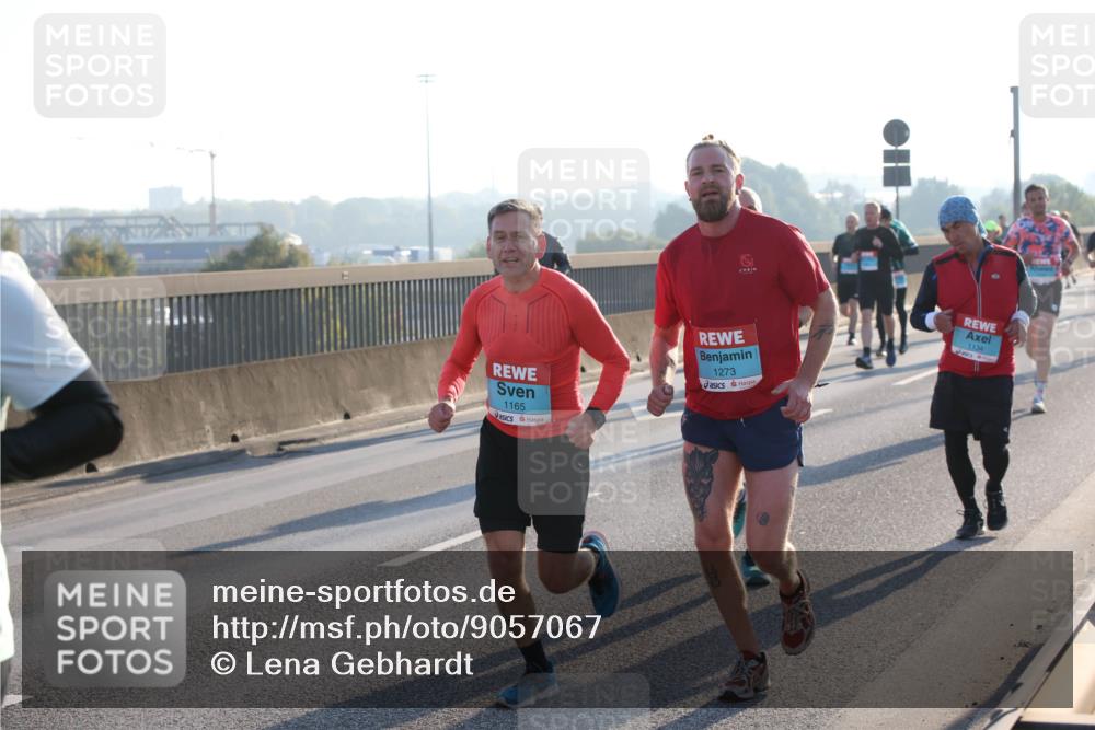 03.10.2025 - Köhlbrandbrückenlauf Lena Gebhardt http://msf.ph/oto/9057067 03.10.2025 09:17:50 Position 1 1165, 1273, 1134 meine-sportfotos.de
