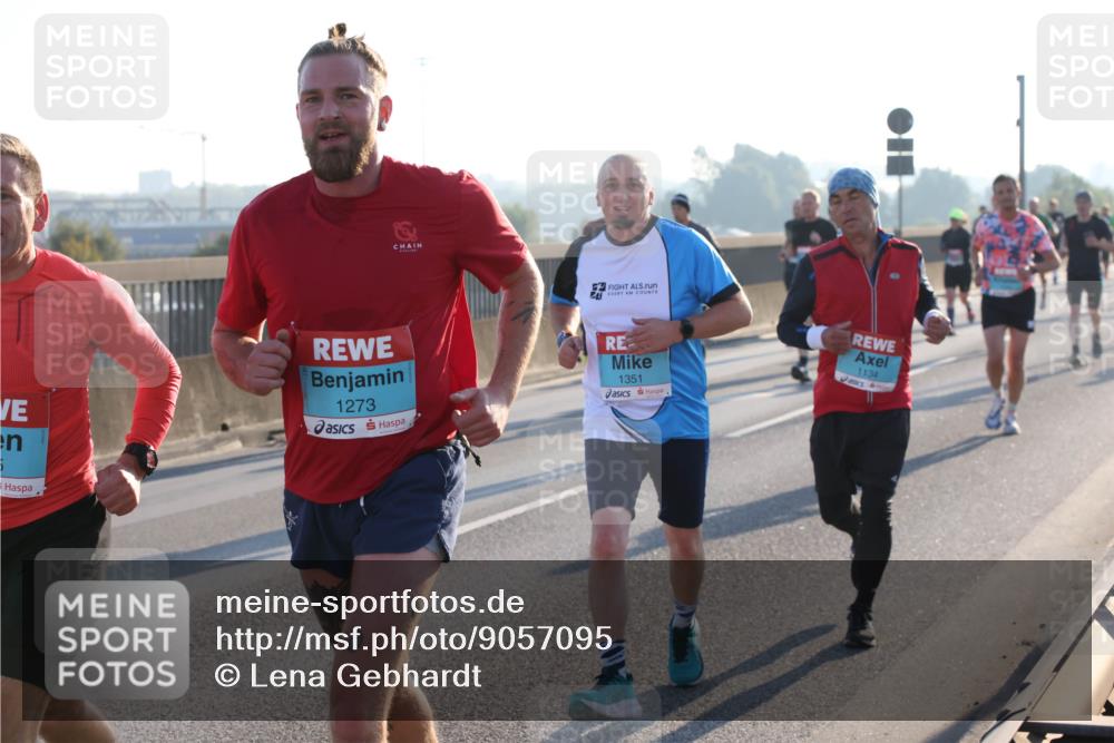 03.10.2025 - Köhlbrandbrückenlauf Lena Gebhardt http://msf.ph/oto/9057095 03.10.2025 09:17:50 Position 1 5, 1273, 1351, 1134 meine-sportfotos.de