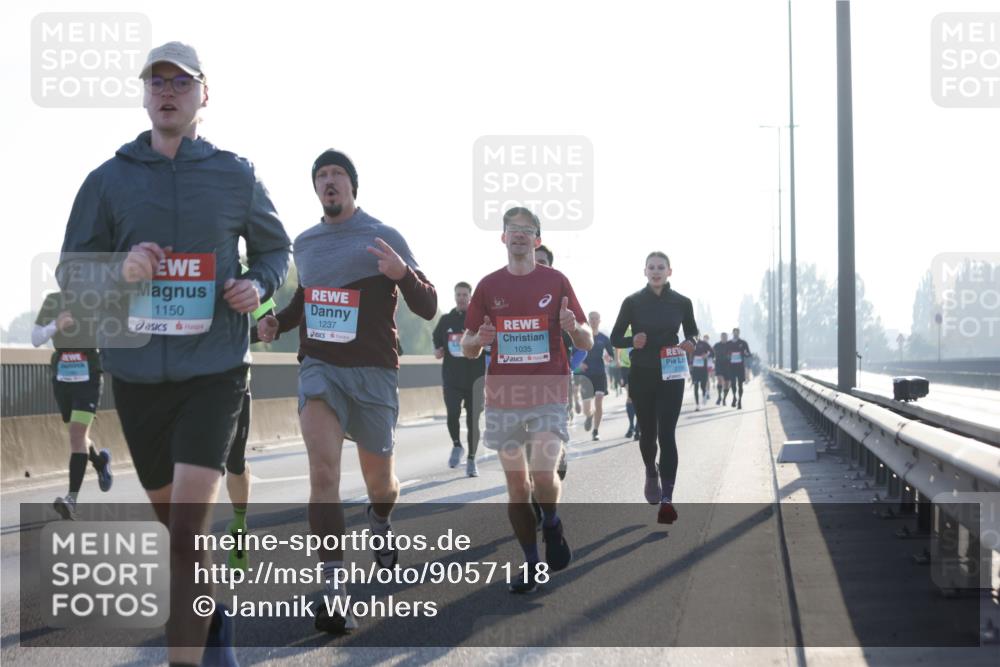 03.10.2025 - Köhlbrandbrückenlauf Jannik Wohlers http://msf.ph/oto/9057118 03.10.2025 09:13:29 Position 3 1150, 1237, 1035 meine-sportfotos.de