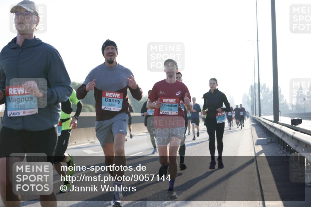 03.10.2025 - Köhlbrandbrückenlauf Jannik Wohlers http://msf.ph/oto/9057144 03.10.2025 09:13:29 Position 3 1150, 1237, 1035 meine-sportfotos.de