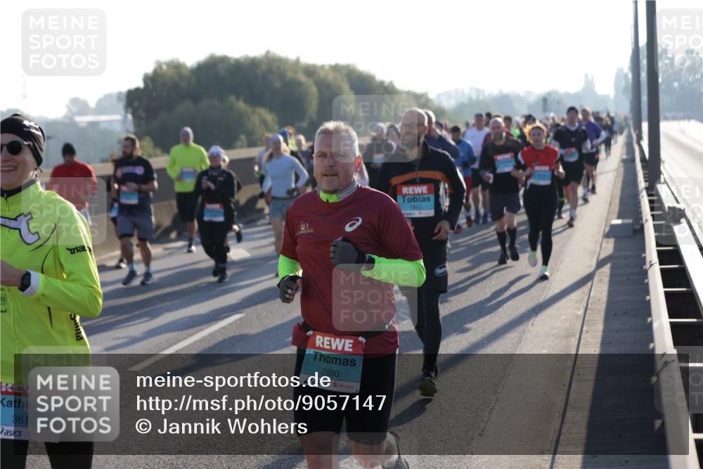 03.10.2025 - Köhlbrandbrückenlauf Jannik Wohlers http://msf.ph/oto/9057147 03.10.2025 09:21:10 Position 3 3612, 2800, 1925 meine-sportfotos.de
