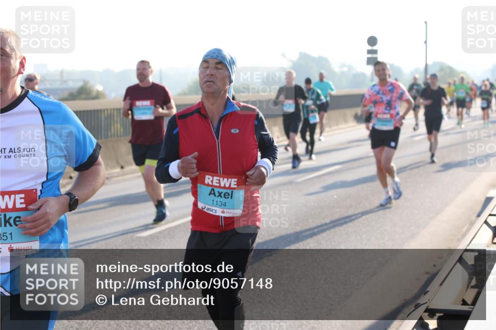 03.10.2025 - Köhlbrandbrückenlauf Lena Gebhardt http://msf.ph/oto/9057148 03.10.2025 09:17:52 Position 1 351, 1134 meine-sportfotos.de
