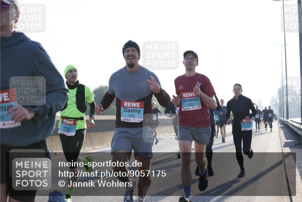 03.10.2025 - Köhlbrandbrückenlauf Jannik Wohlers http://msf.ph/oto/9057175 03.10.2025 09:13:30 Position 3 50, 3720, 1237, 1035 meine-sportfotos.de