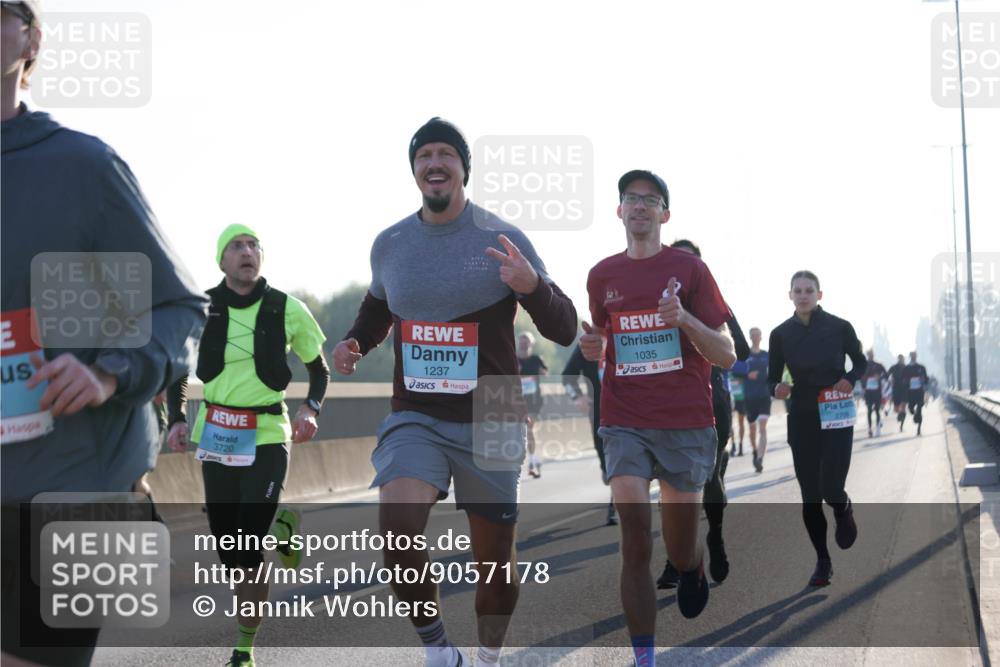 03.10.2025 - Köhlbrandbrückenlauf Jannik Wohlers http://msf.ph/oto/9057178 03.10.2025 09:13:30 Position 3 3720, 1237, 1035 meine-sportfotos.de
