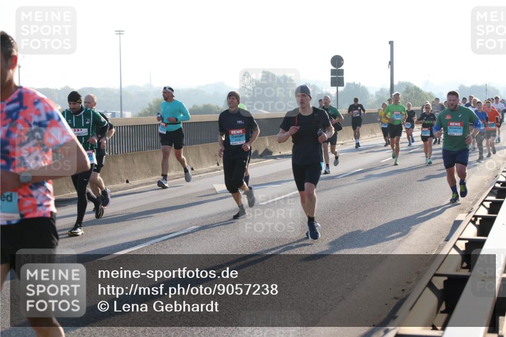 03.10.2025 - Köhlbrandbrückenlauf Lena Gebhardt http://msf.ph/oto/9057238 03.10.2025 09:17:54 Position 1  meine-sportfotos.de