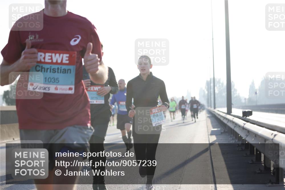 03.10.2025 - Köhlbrandbrückenlauf Jannik Wohlers http://msf.ph/oto/9057239 03.10.2025 09:13:31 Position 3 1035, 3775, 2708 meine-sportfotos.de
