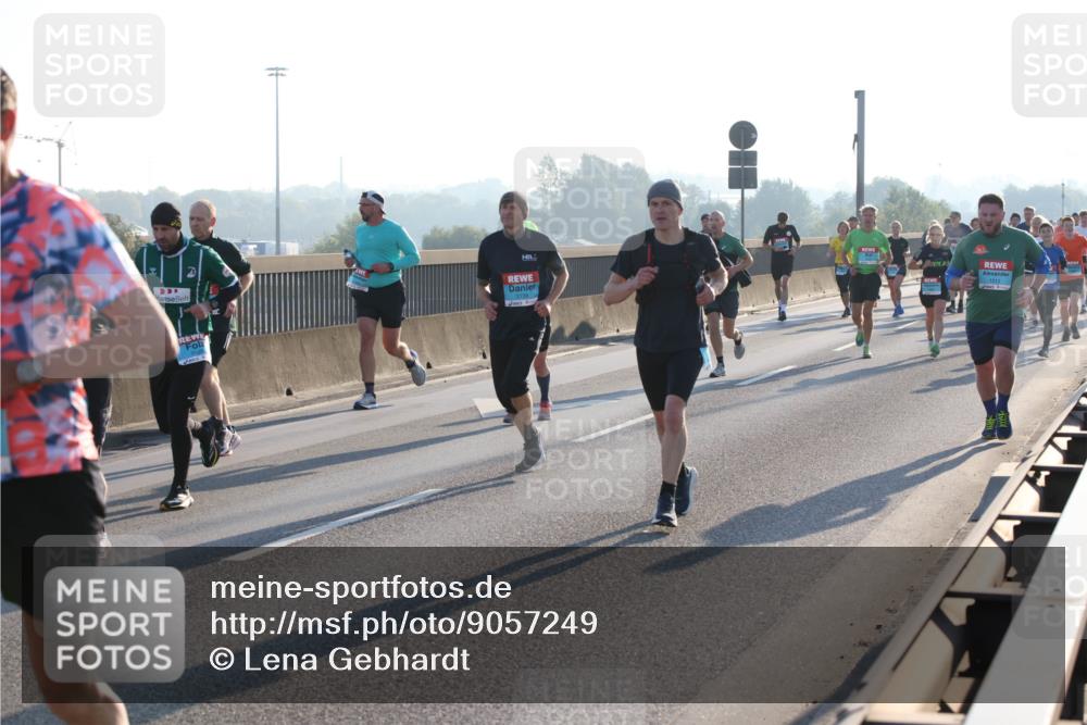 03.10.2025 - Köhlbrandbrückenlauf Lena Gebhardt http://msf.ph/oto/9057249 03.10.2025 09:17:54 Position 1  meine-sportfotos.de