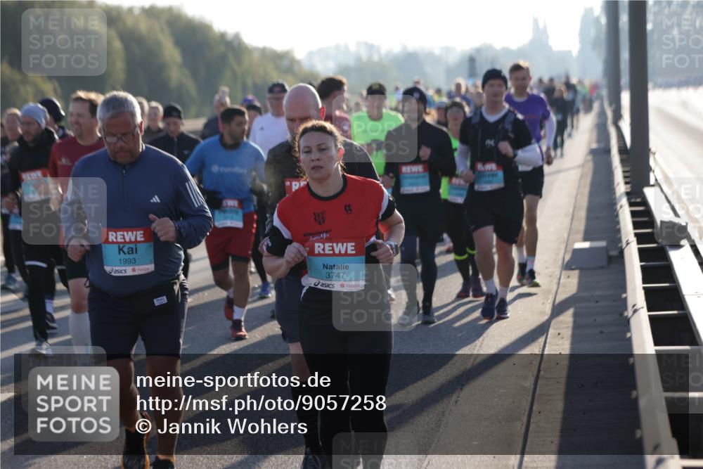 03.10.2025 - Köhlbrandbrückenlauf Jannik Wohlers http://msf.ph/oto/9057258 03.10.2025 09:21:12 Position 3 1993, 232, 3747 meine-sportfotos.de